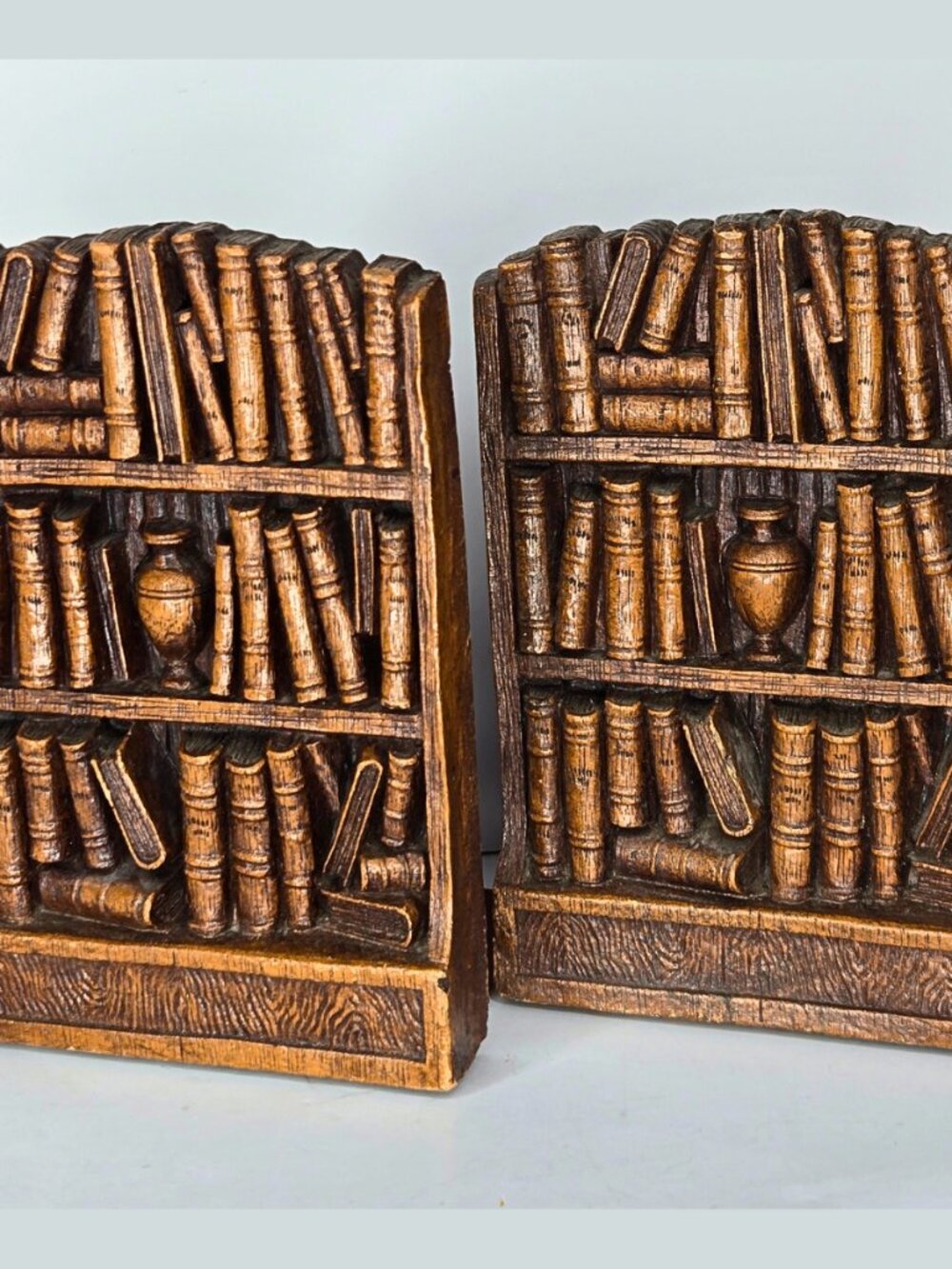 Vintage Syroco Syracuse New York Bookcase Pair of Bookends
